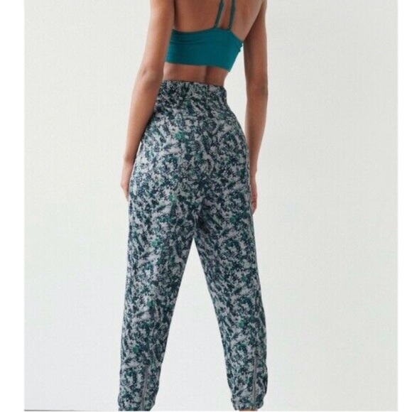 Anthropologie Diandra Pleated Joggers in Green Motif - Picture 3 of 14